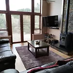 Stylish 4 Bedroom House By The Sea *