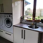 Stylish 4 Bedroom House By The Sea *