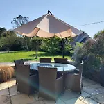Stylish 4 Bedroom House By The Sea Casa de Férias *