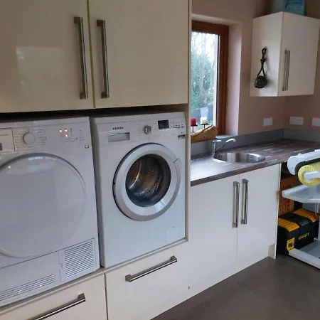 Stylish 4 Bedroom House By The Sea *