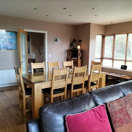 Stylish 4 Bedroom House By The Sea Ferienhaus