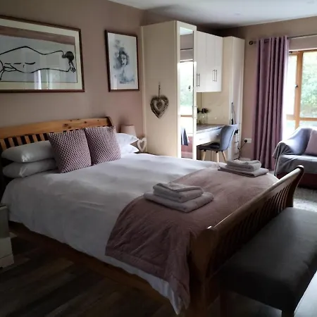 Stylish 4 Bedroom House By The Sea Ferienhaus