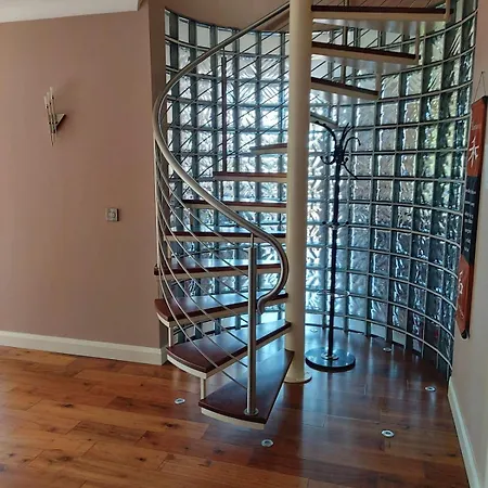 Stylish 4 Bedroom House By The Sea *