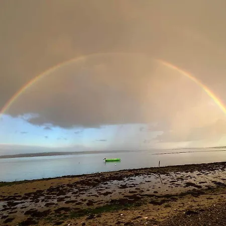 Stylish 4 Bedroom House By The Sea *