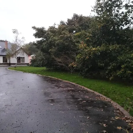 Stylish 4 Bedroom House By The Sea *