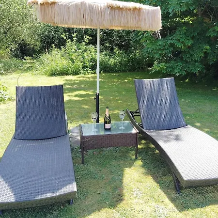 Stylish 4 Bedroom House By The Sea Prázdninový dům