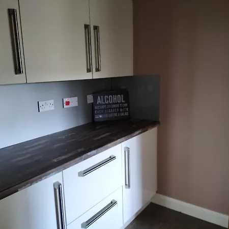 Stylish 4 Bedroom House By The Sea