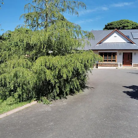 Stylish 4 Bedroom House By The Sea Ferienhaus