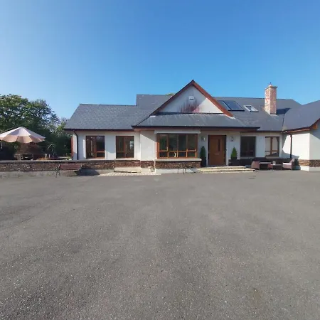 Stylish 4 Bedroom House By The Sea Ferienhaus *