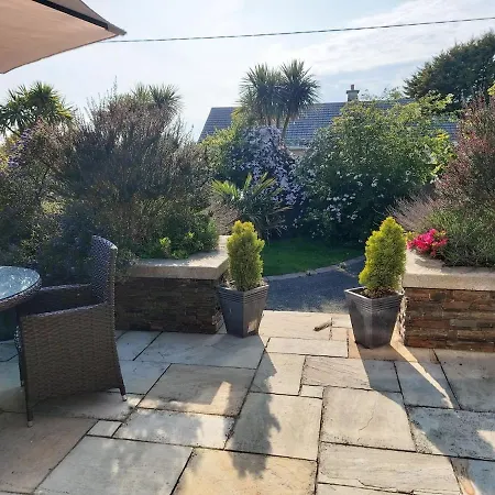 Stylish 4 Bedroom House By The Sea Ferienhaus *