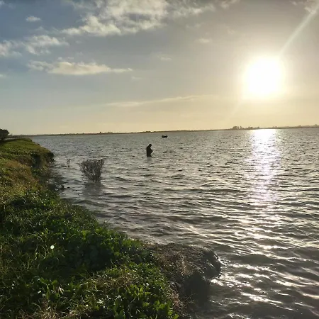 Stylish 4 Bedroom House By The Sea Ferienhaus