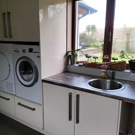 Stylish 4 Bedroom House By The Sea *