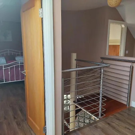Stylish 4 Bedroom House By The Sea Prázdninový dům *