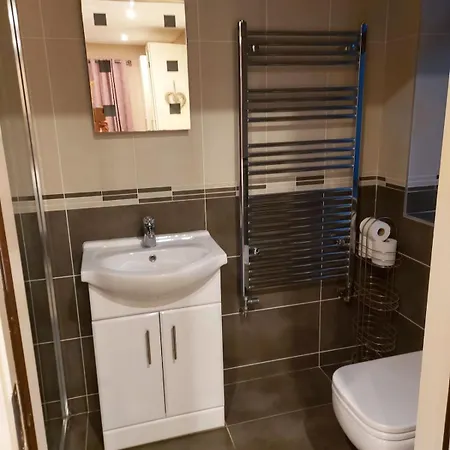 Ferienhaus Stylish 4 Bedroom House By The Sea