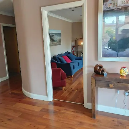 Ferienhaus Stylish 4 Bedroom House By The Sea *