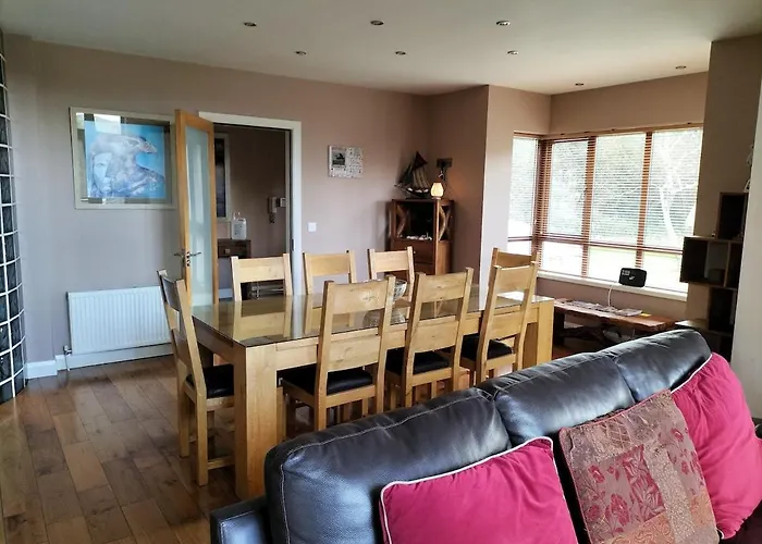 Stylish 4 Bedroom House By The Sea Prázdninový dům