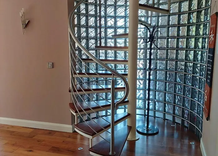 Stylish 4 Bedroom House By The Sea *