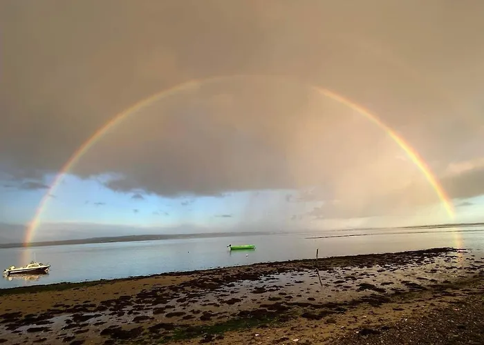 Stylish 4 Bedroom House By The Sea *