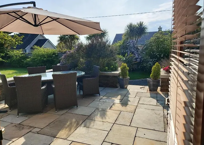 Stylish 4 Bedroom House By The Sea Prázdninový dům *