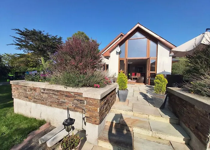 Stylish 4 Bedroom House By The Sea Prázdninový dům *