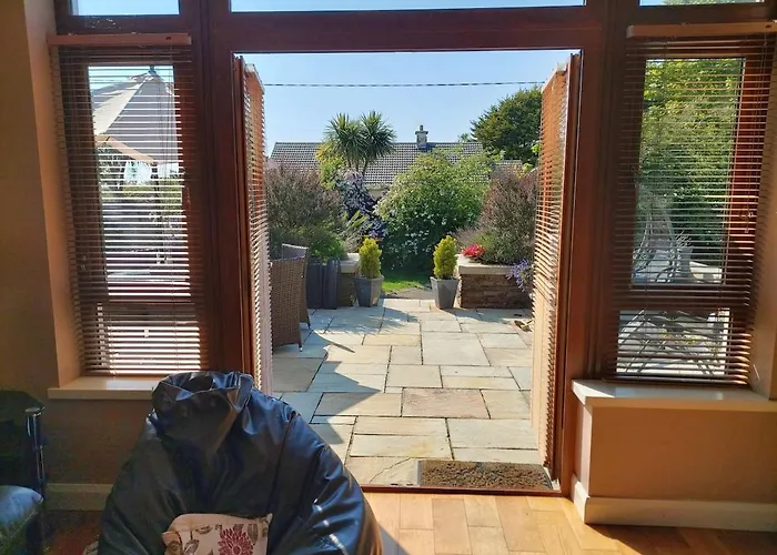 Stylish 4 Bedroom House By The Sea Prázdninový dům