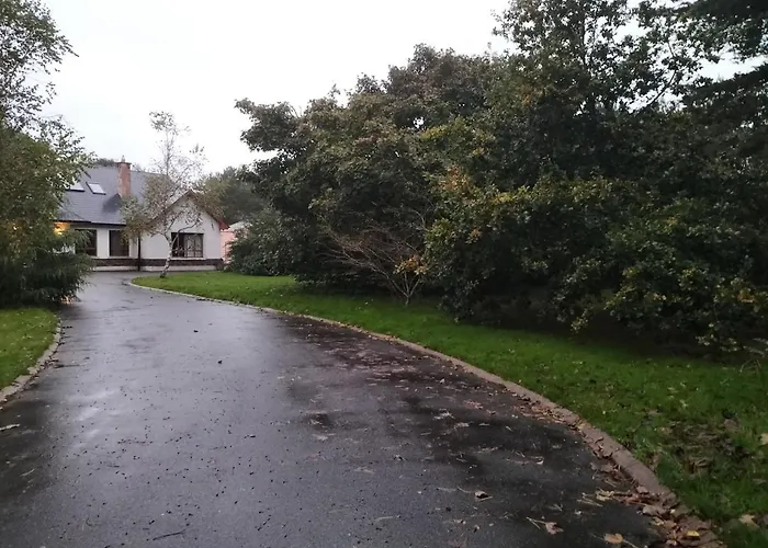 Stylish 4 Bedroom House By The Sea *