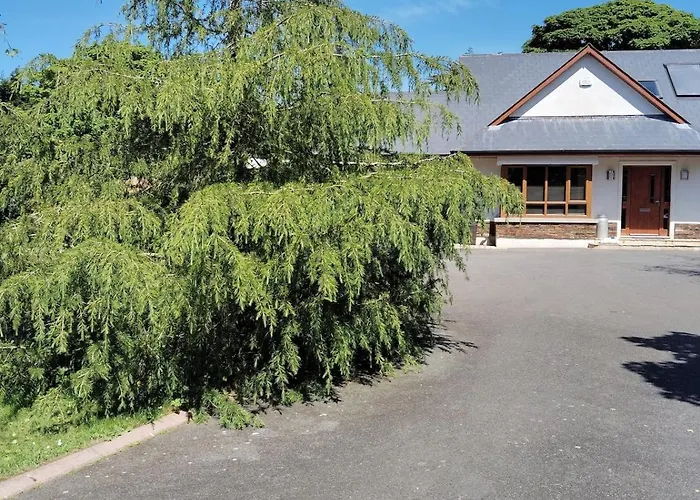 Stylish 4 Bedroom House By The Sea Prázdninový dům