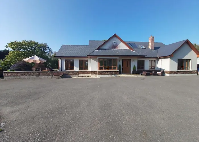 Stylish 4 Bedroom House By The Sea Prázdninový dům *