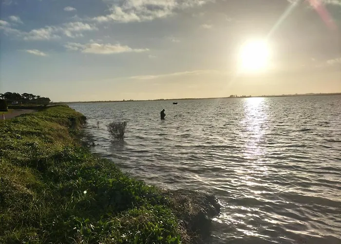 Stylish 4 Bedroom House By The Sea Prázdninový dům