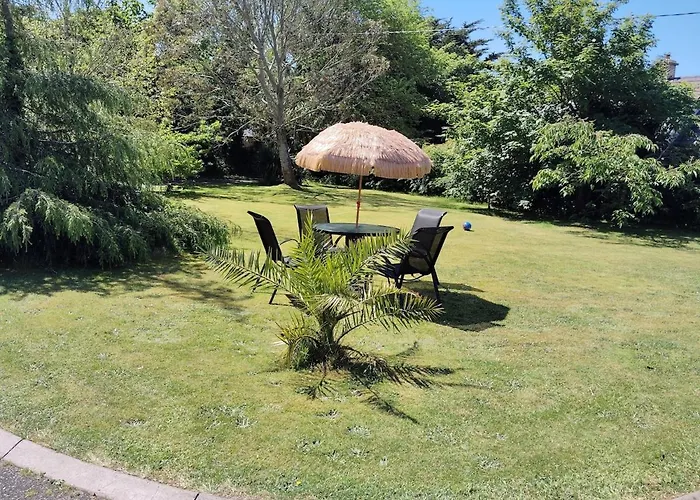 Stylish 4 Bedroom House By The Sea