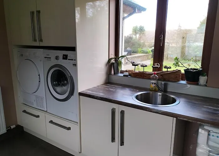 Stylish 4 Bedroom House By The Sea *