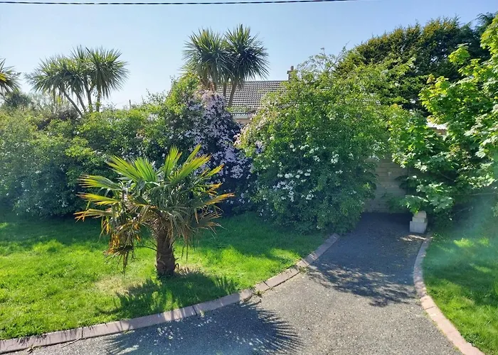 Stylish 4 Bedroom House By The Sea Prázdninový dům