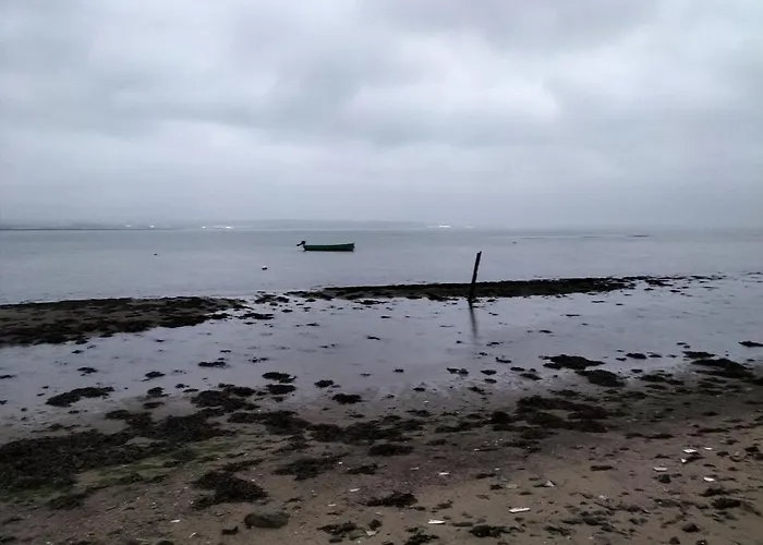 Stylish 4 Bedroom House By The Sea *