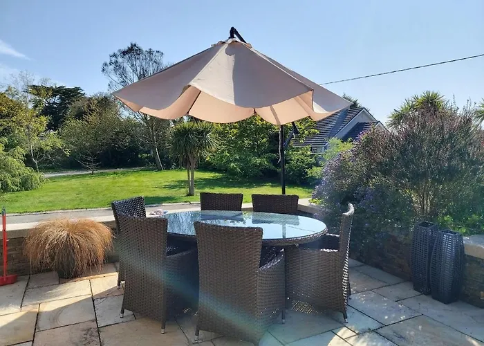 Stylish 4 Bedroom House By The Sea Prázdninový dům *