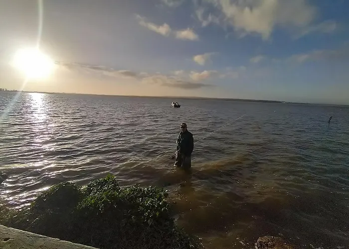 Stylish 4 Bedroom House By The Sea *