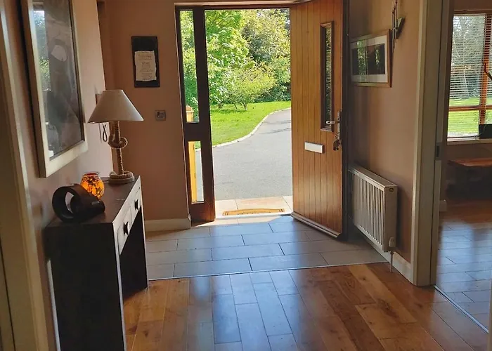 Stylish 4 Bedroom House By The Sea Prázdninový dům *