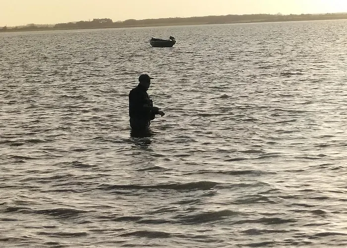 Stylish 4 Bedroom House By The Sea